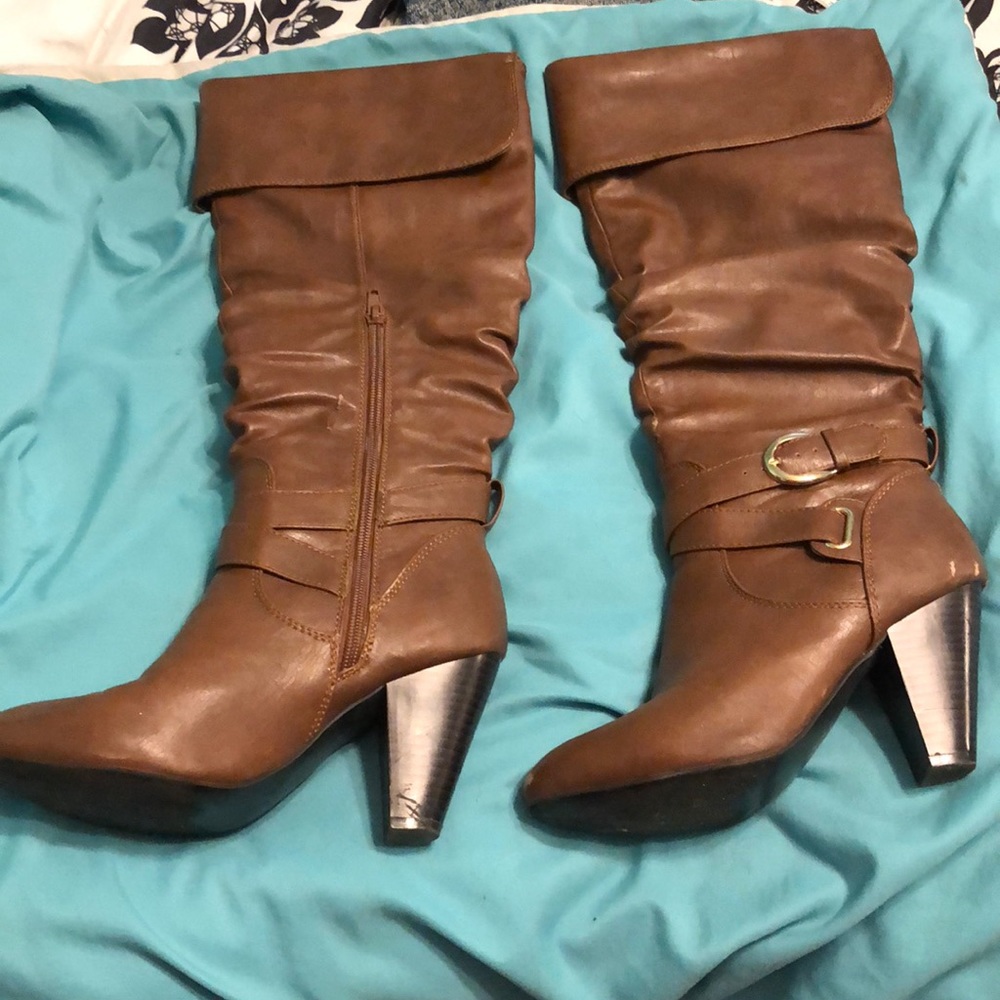 Knee high boots!!
